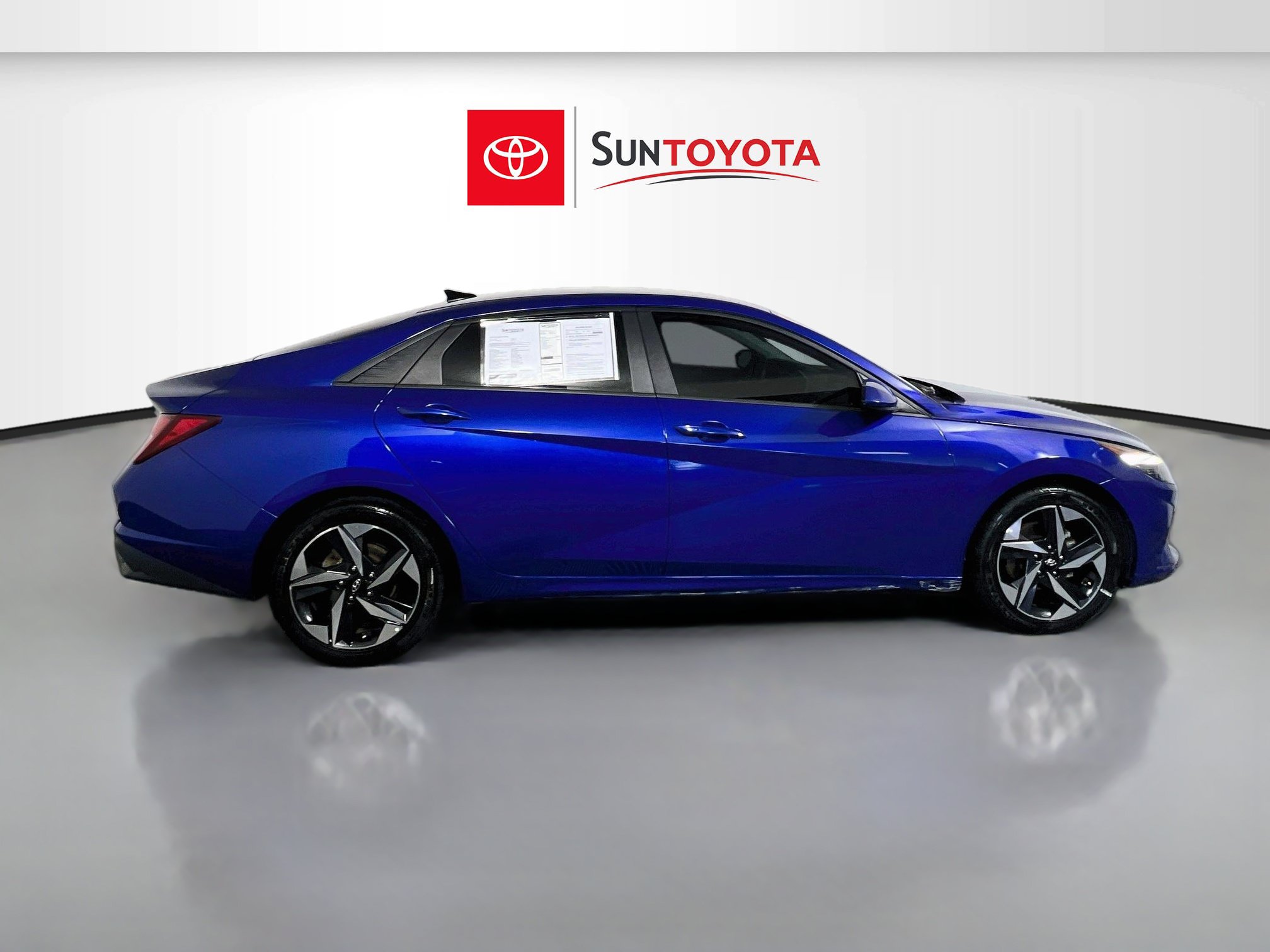Used 2023 Hyundai Elantra SEL w/ Convenience Package FWD image 2