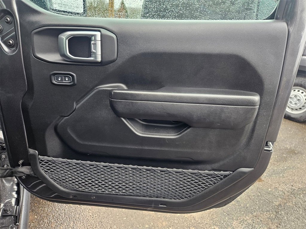 Certified 2023 Jeep Gladiator Willys image 17