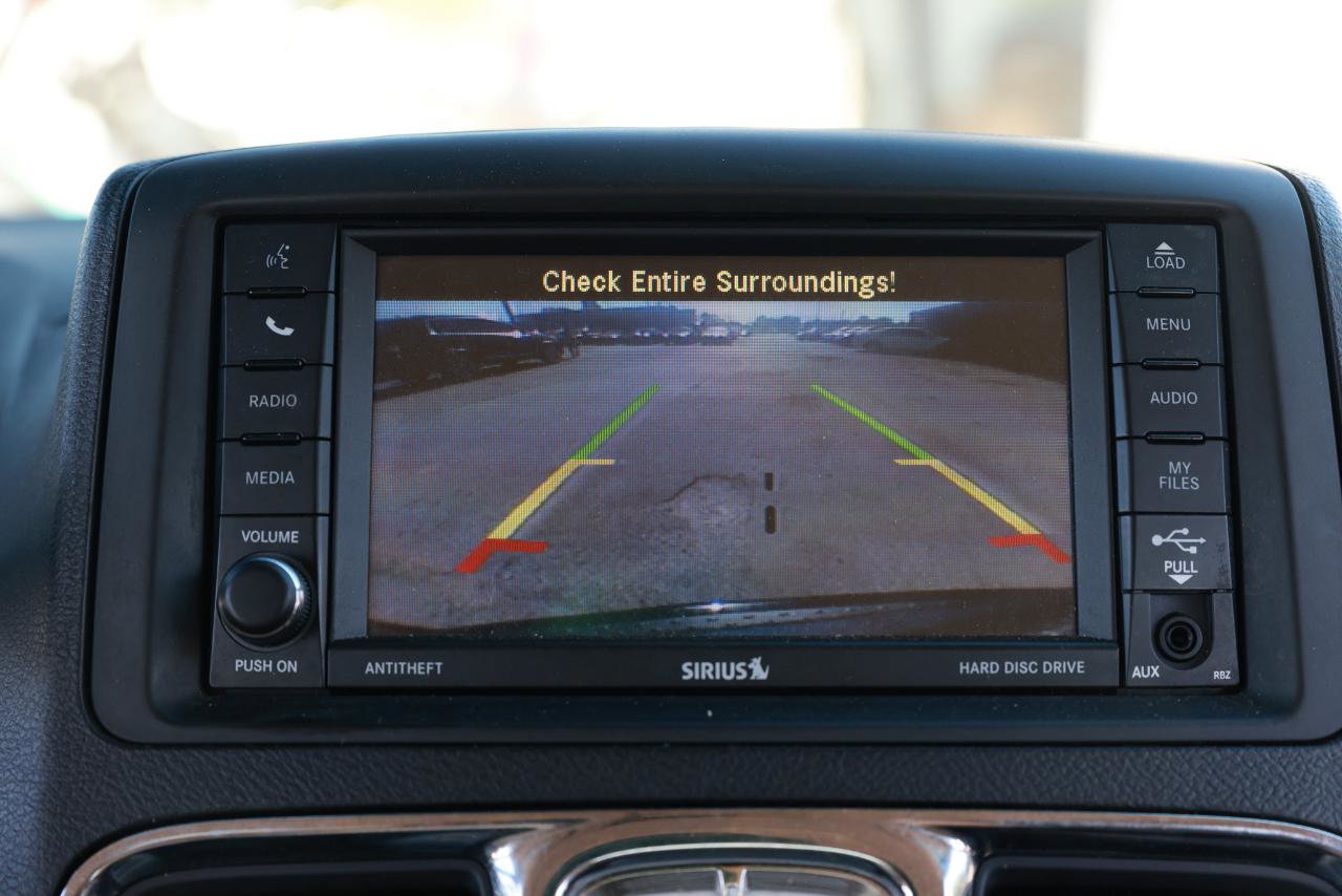 Used 2014 Chrysler Town & Country Touring FWD image 36