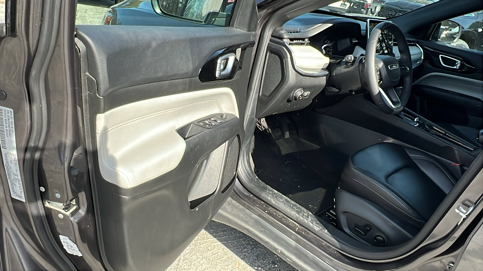 Used 2024 Jeep Compass Limited image 14