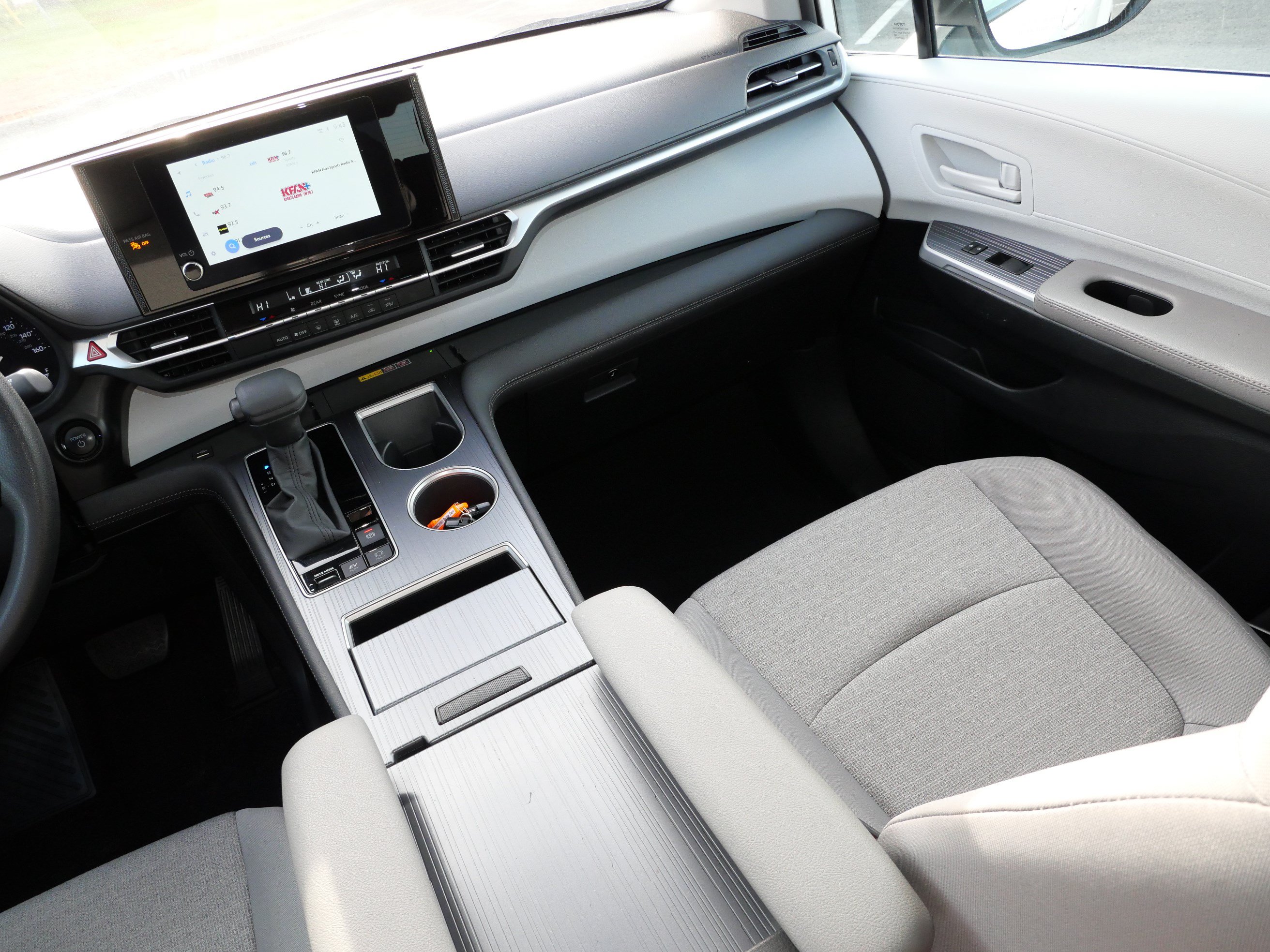 Certified 2025 Toyota Sienna LE AWD/4WD image 11