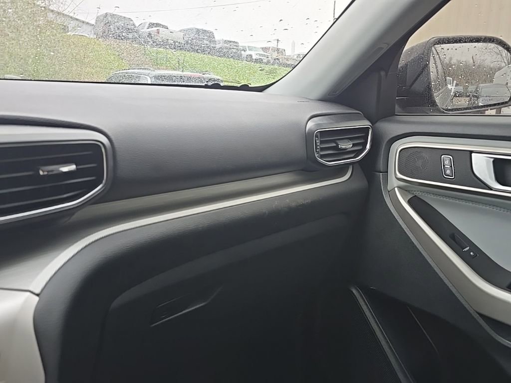 Used 2023 Ford Explorer XLT w/ Equipment Group 202A image 25