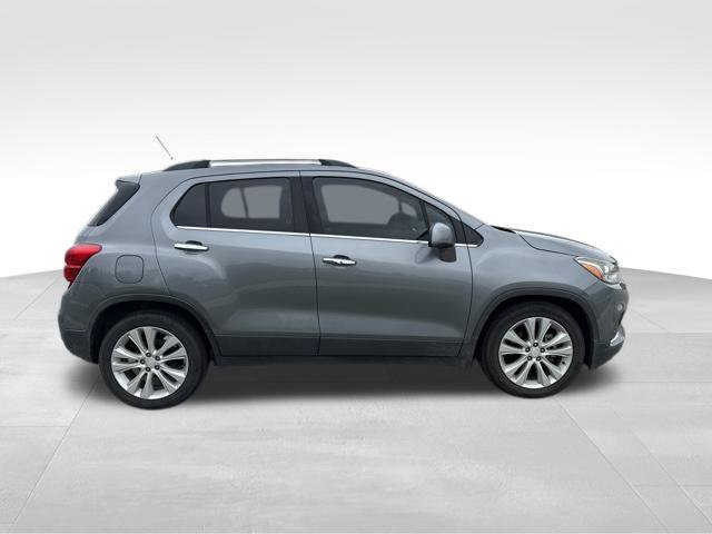 Used 2020 Chevrolet Trax Premier FWD image 2