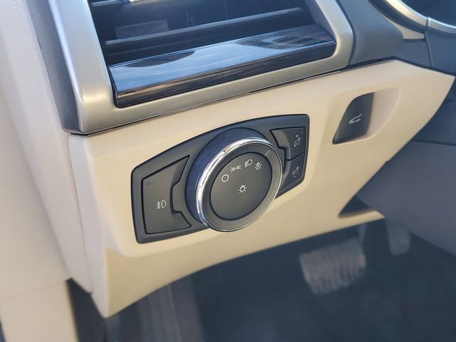 Used 2015 Ford Fusion SE w/ Equipment Group 202A image 13