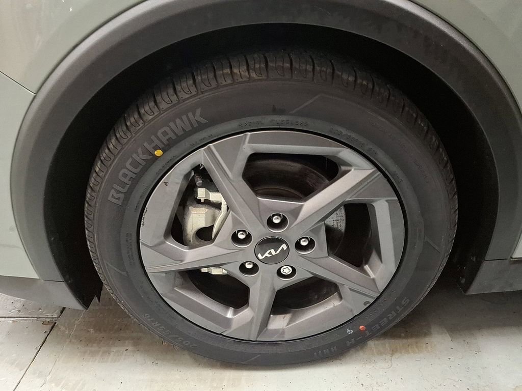 Used 2025 Kia K4 LXS image 4