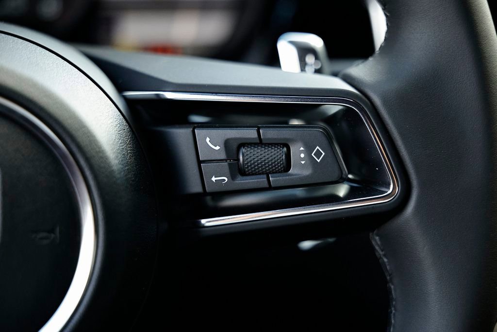 Certified 2026 Porsche Macan image 32