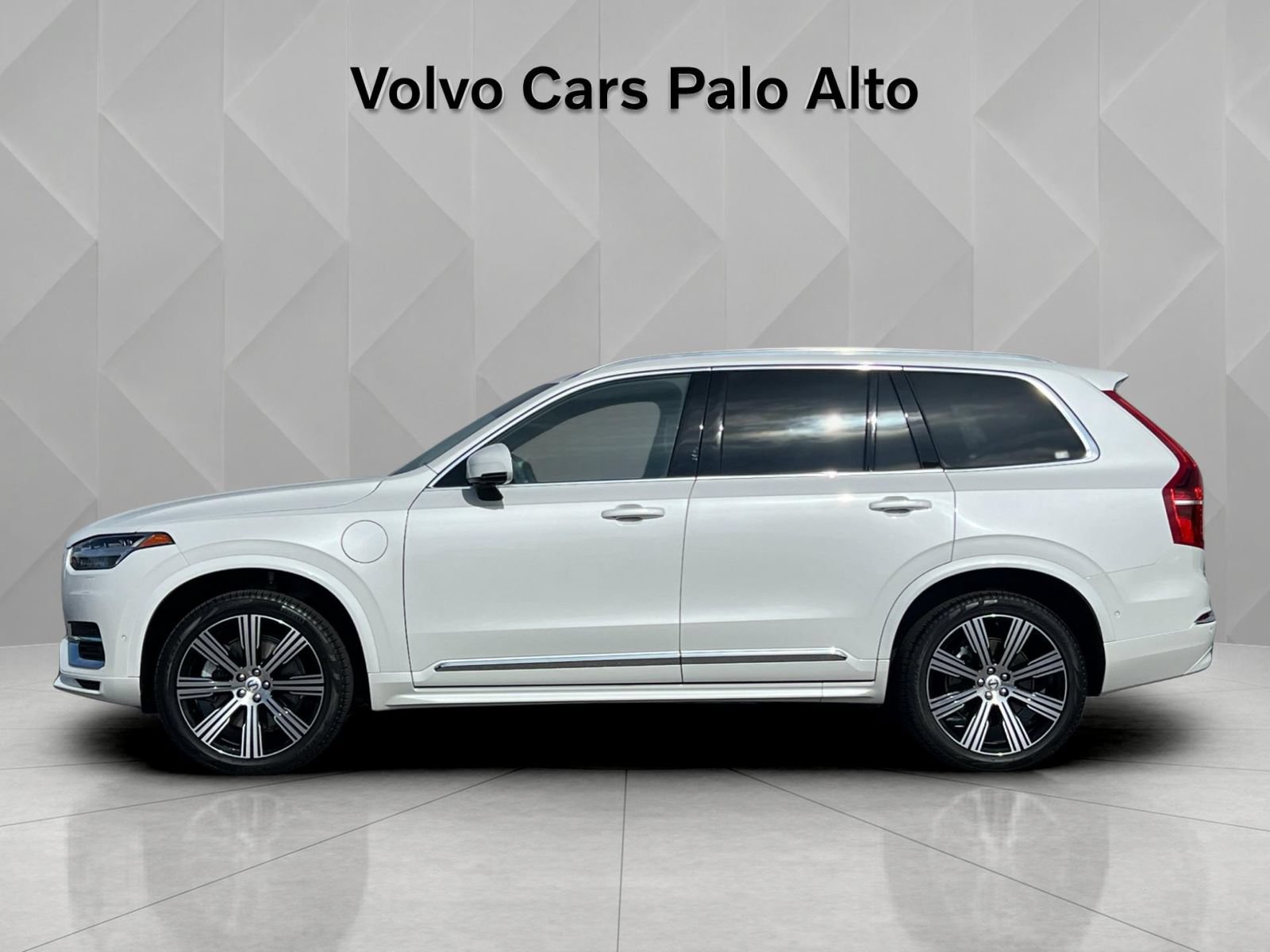 Certified 2025 Volvo XC90 T8 Ultra w/ Protection Package Premier AWD/4WD image 7