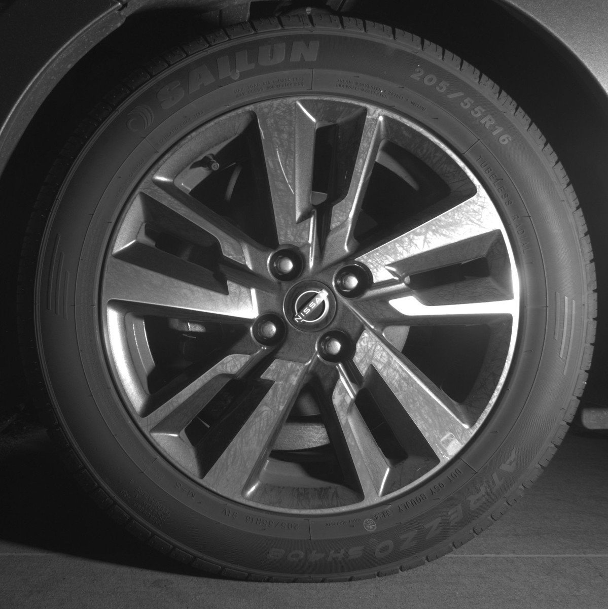 Used 2025 Nissan Versa SV image 12