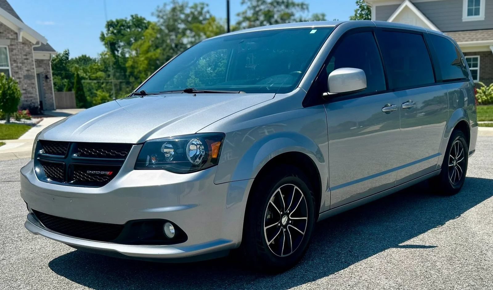 Used 2018 Dodge Grand Caravan SE FWD image 3