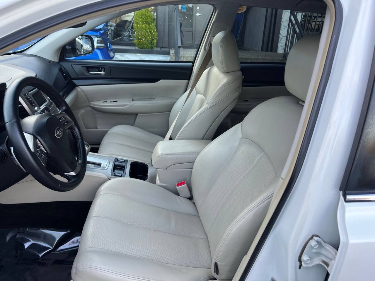 Used 2012 Subaru Outback 3.6R Limited AWD/4WD image 10