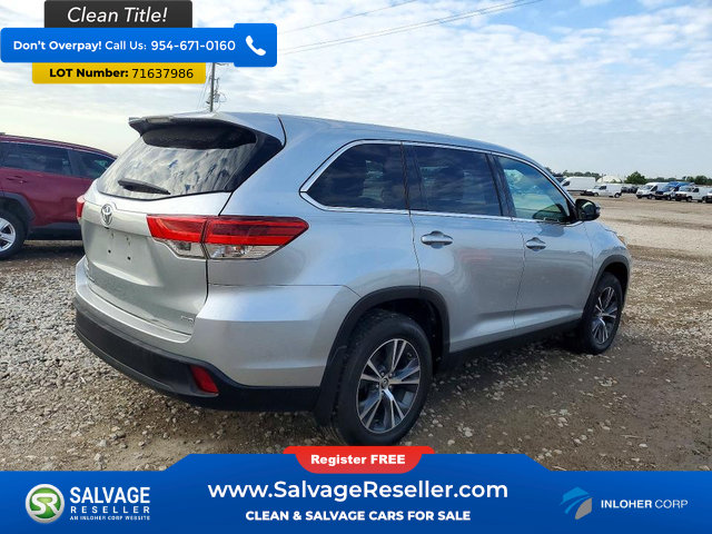 Used 2019 Toyota Highlander LE AWD/4WD image 4