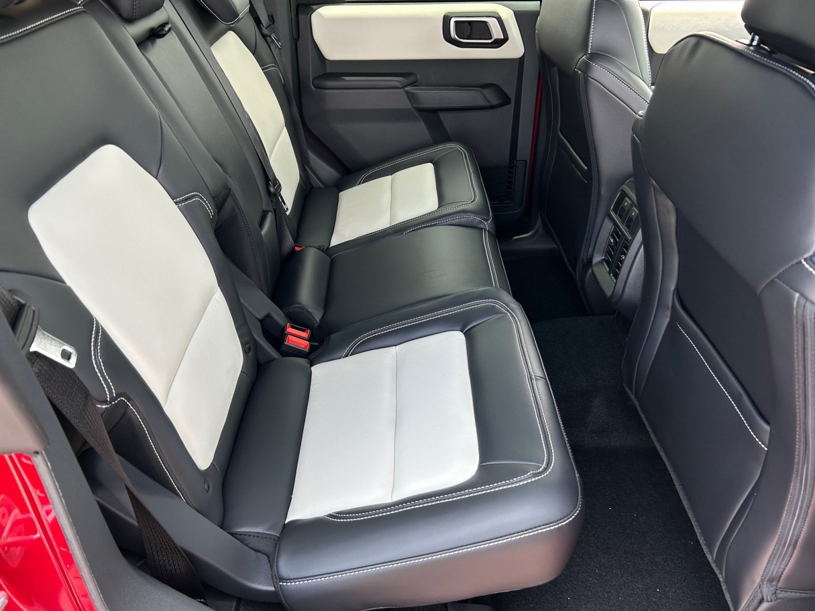 New 2026 Ford Bronco Outer Banks w/ Sasquatch Package AWD/4WD image 18