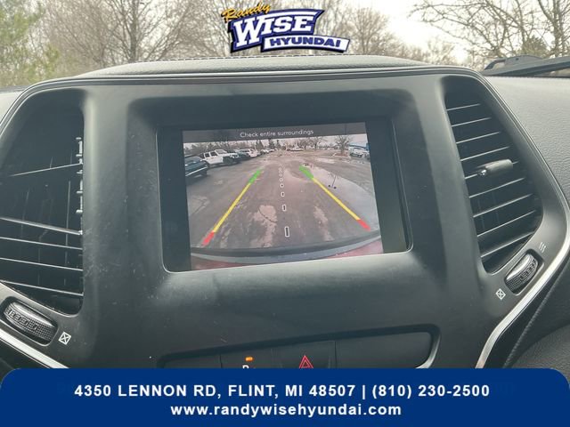 Used 2020 Jeep Cherokee Latitude Plus AWD/4WD image 22