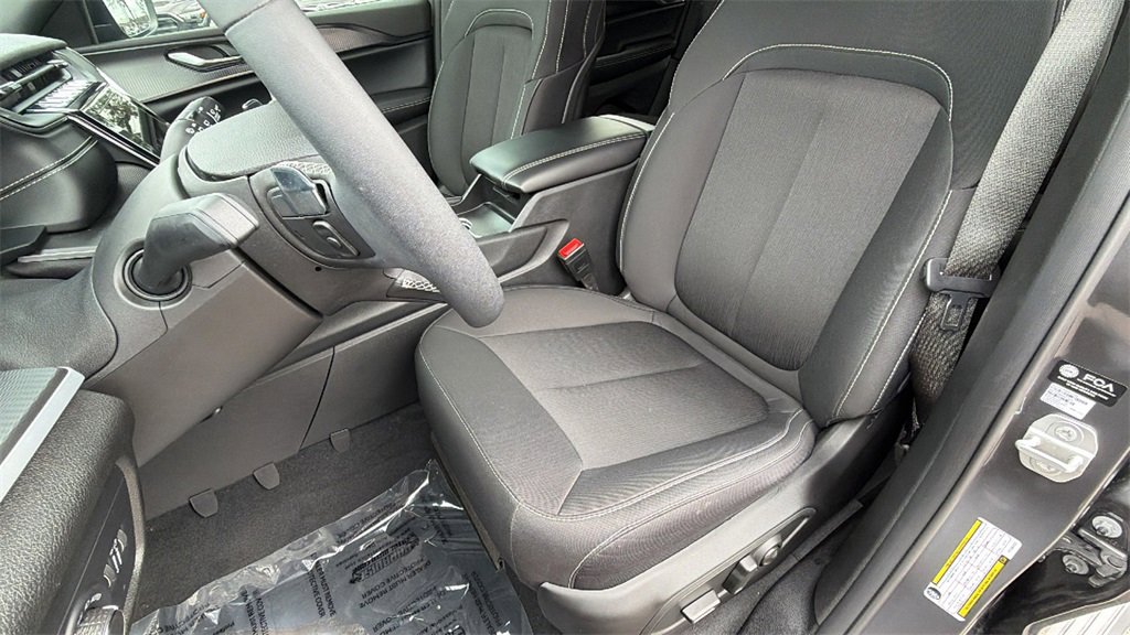 Used 2025 Jeep Grand Cherokee Laredo X w/ Luxury Tech Group I image 16