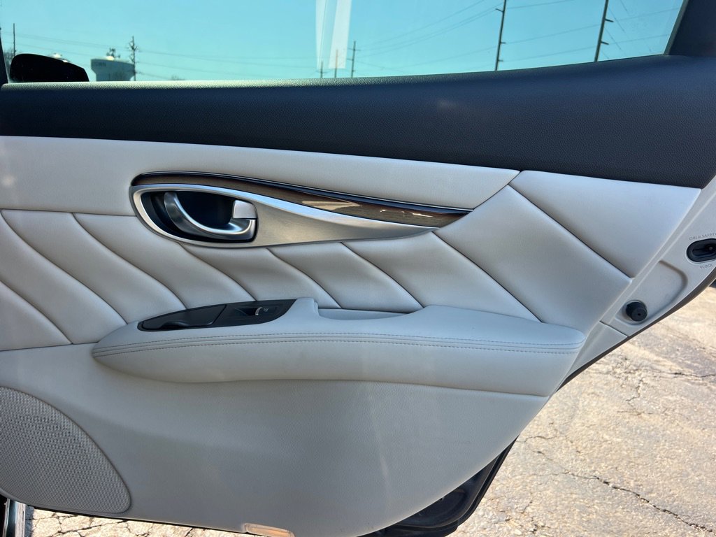 Used 2015 INFINITI Q70 L 3.7 w/ Deluxe Touring Package image 15