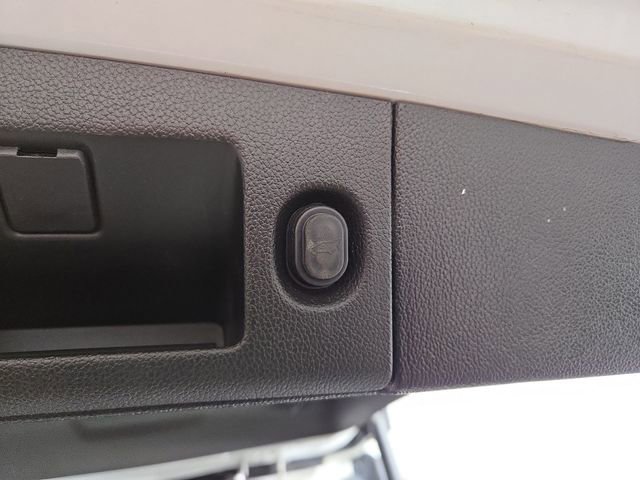 Used 2017 GMC Yukon Denali image 36