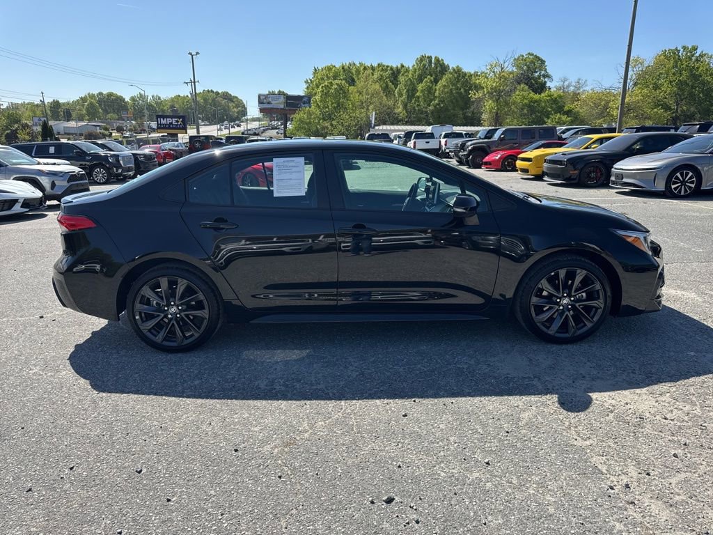 Used 2025 Toyota Corolla SE w/ SE Premium Package image 6