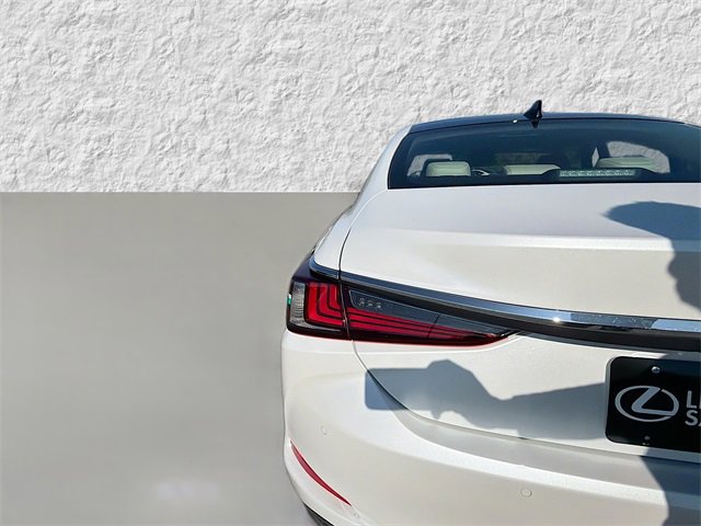 New 2025 Lexus ES 350 Ultra Luxury image 10