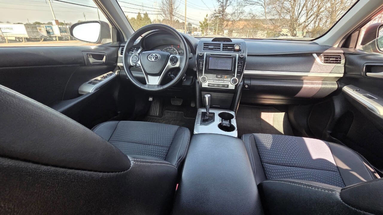 Used 2012 Toyota Camry SE FWD image 10
