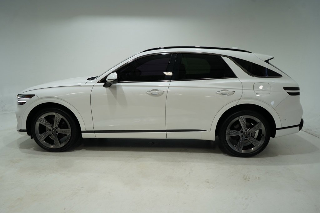 Used 2022 Genesis GV70 2.5T w/ Sport Prestige Package AWD/4WD image 4