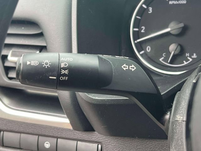 Used 2023 Nissan Rogue SV FWD image 30