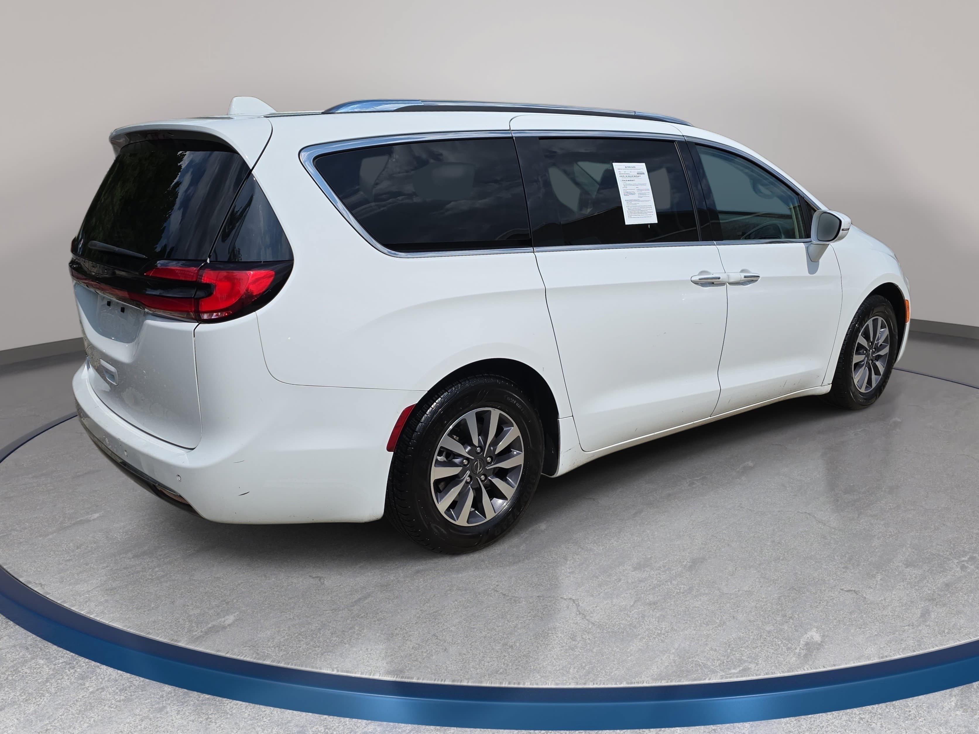 Used 2021 Chrysler Pacifica Touring-L FWD image 5