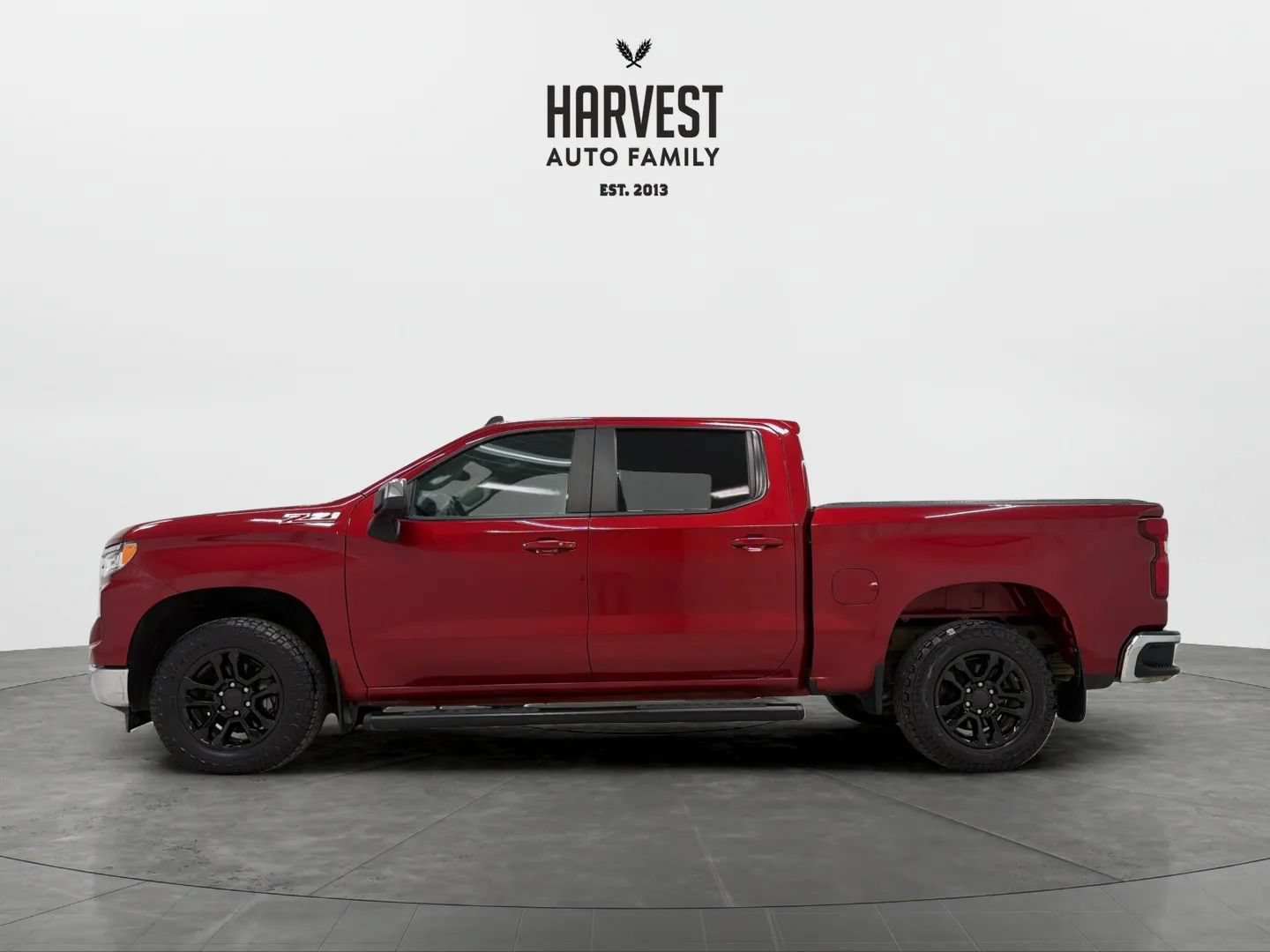 Used 2023 Chevrolet Silverado 1500 LT w/ Z71 Off-Road Package AWD/4WD image 2