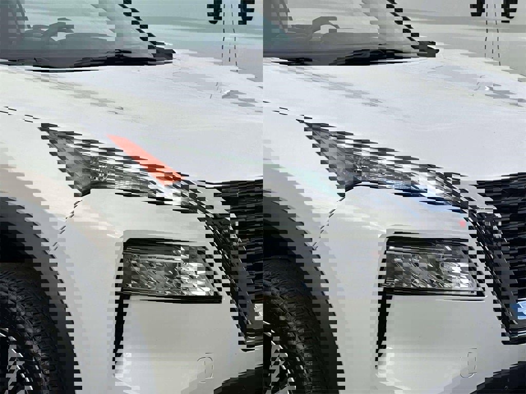 Certified 2023 Nissan Rogue SV image 8