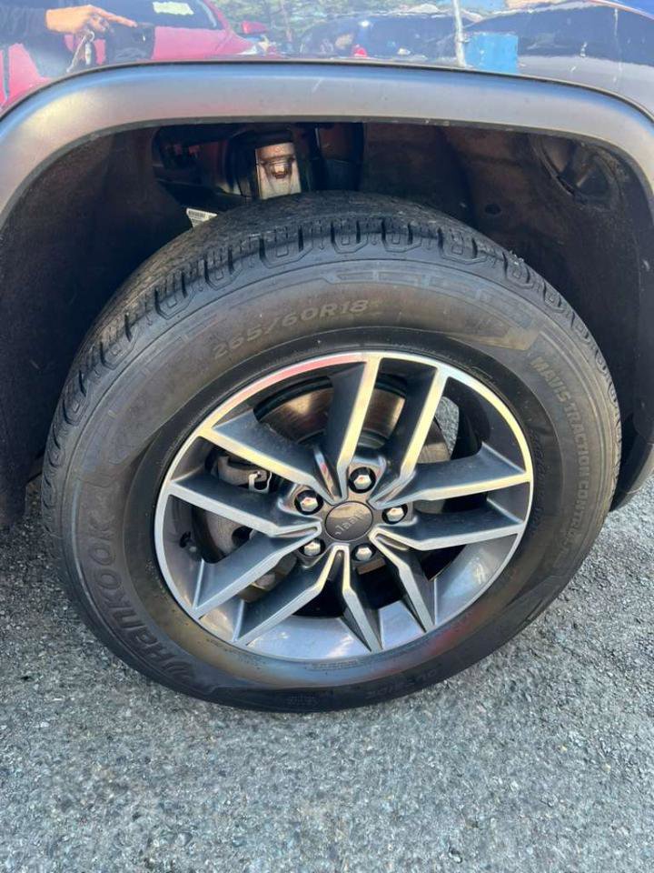 Used 2019 Jeep Grand Cherokee Limited AWD/4WD image 16