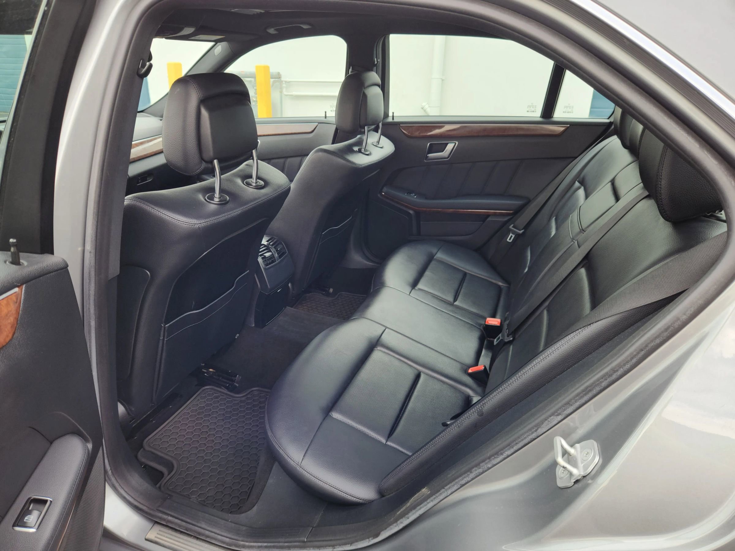 Used 2013 Mercedes-Benz E 350 4MATIC Sedan image 17