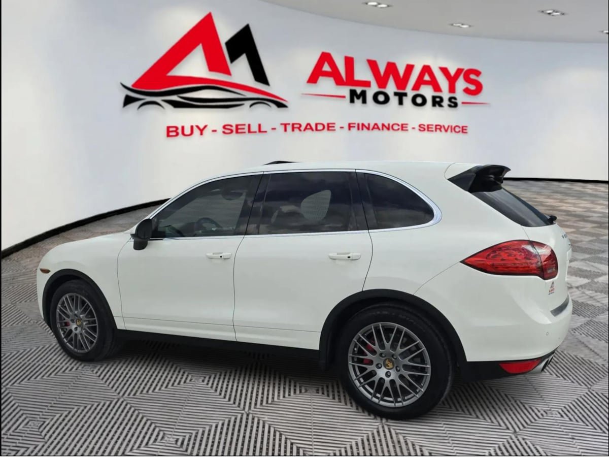 Used 2011 Porsche Cayenne Turbo AWD/4WD image 9
