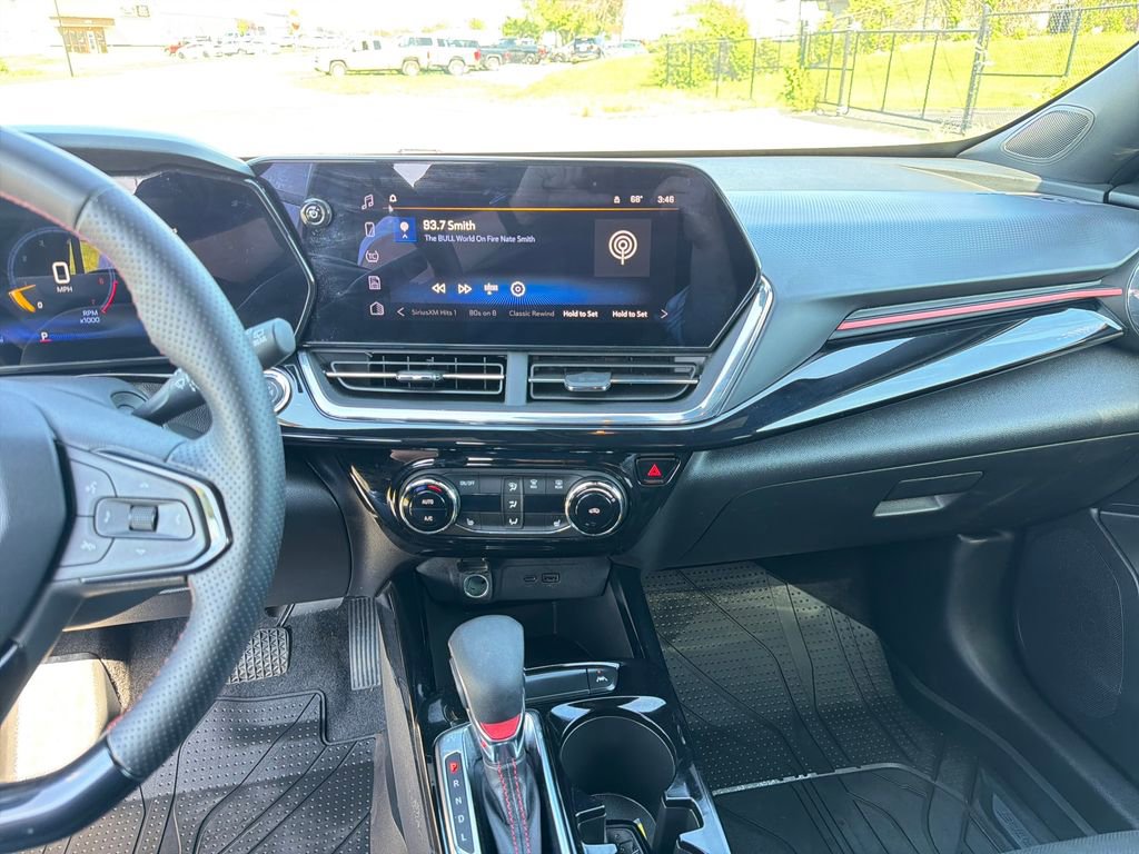 Used 2025 Chevrolet Trax RS w/ Driver Confidence Package FWD image 18