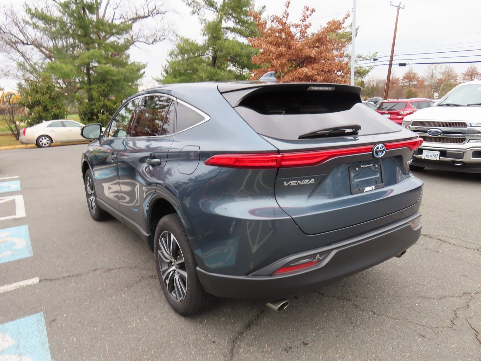 Used 2021 Toyota Venza LE w/ Carpet Mat Package (TMS) image 7