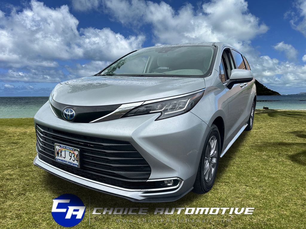 Used 2023 Toyota Sienna XLE image 1