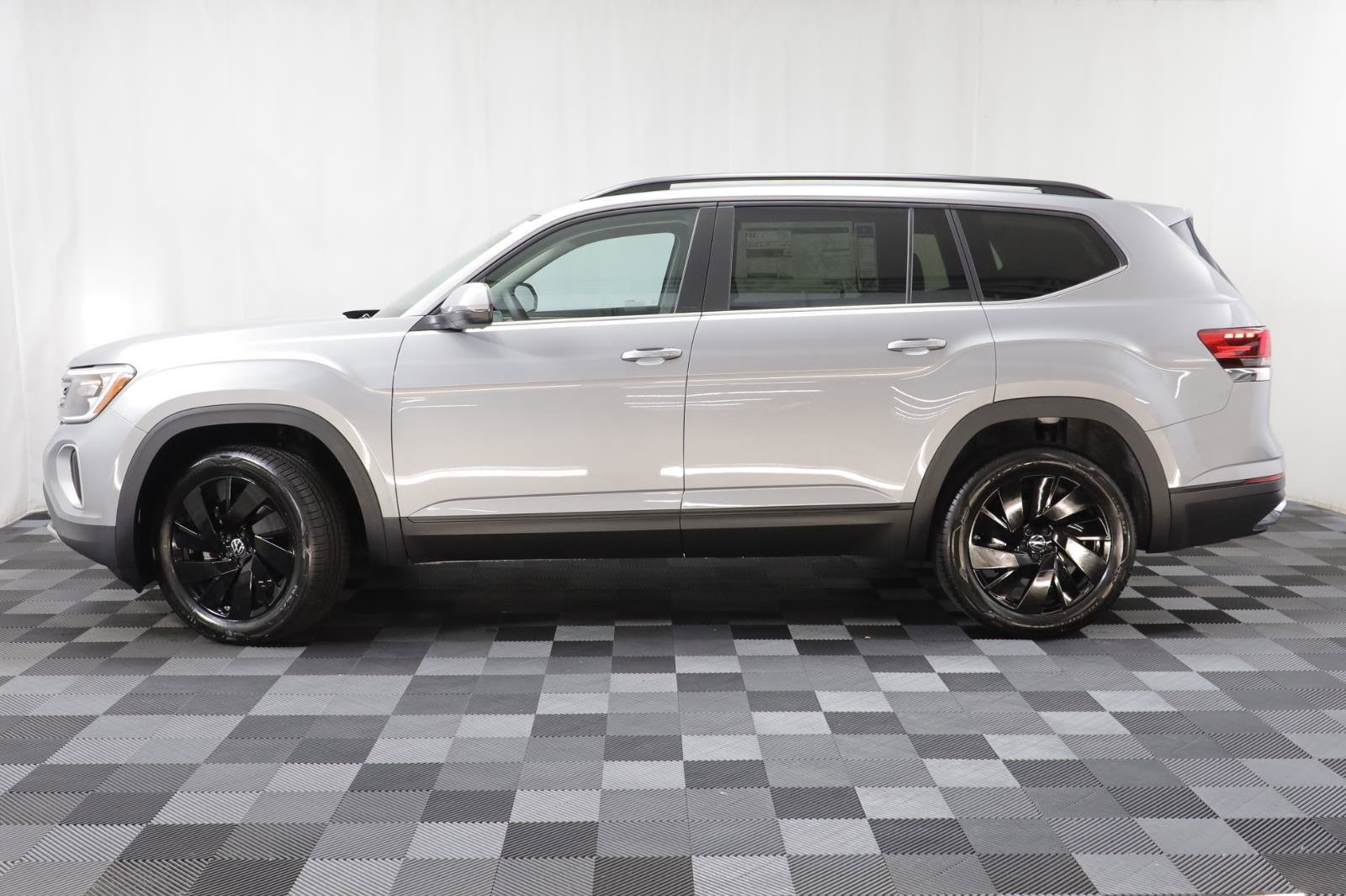 New 2026 Volkswagen Atlas SE image 4