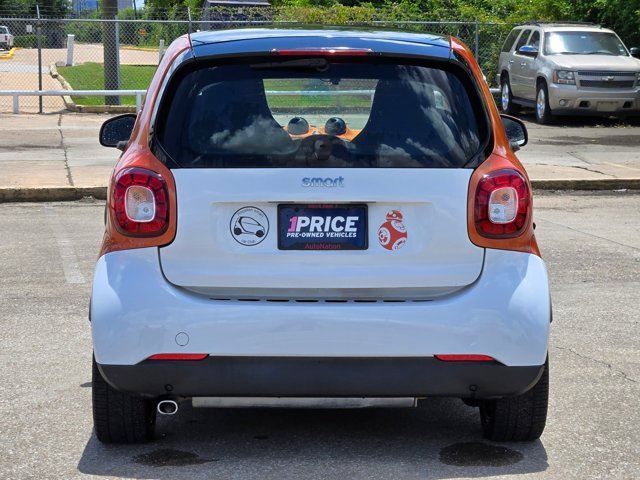 Used 2016 smart fortwo passion RWD image 6