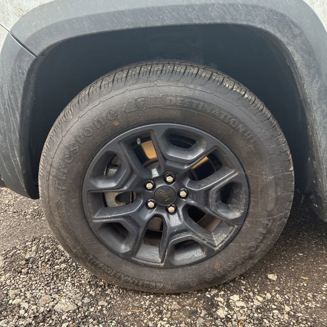 Used 2021 Jeep Cherokee Trailhawk w/ Sun, Sound & Nav Group image 8