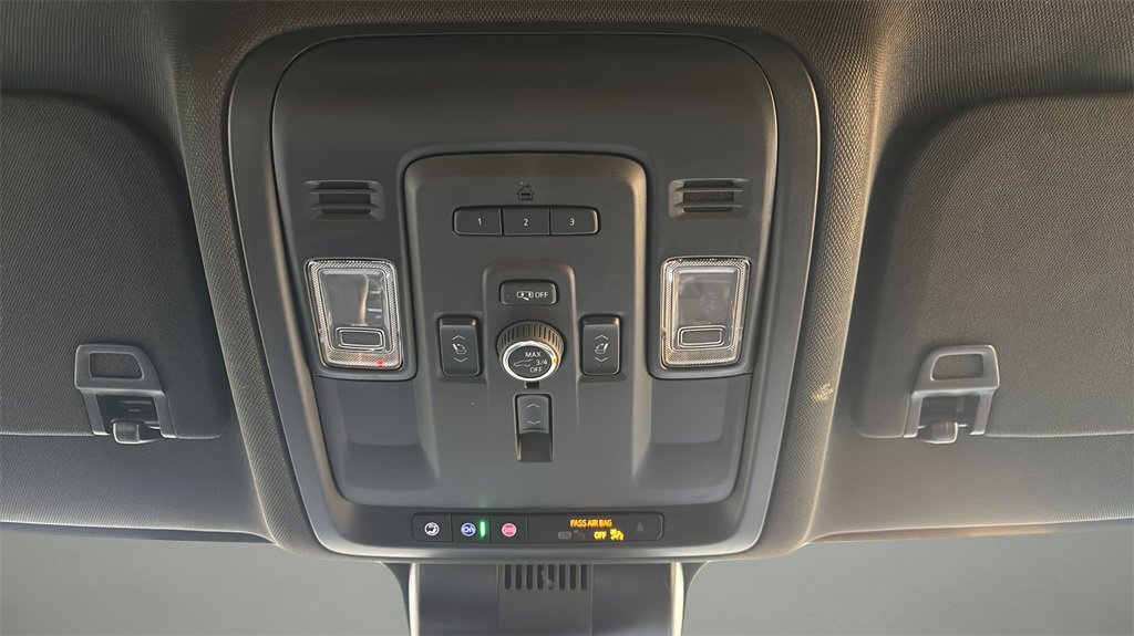 Used 2023 Chevrolet Suburban Premier image 28