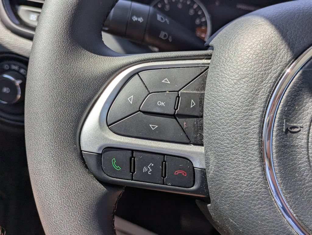 Used 2023 Jeep Renegade Altitude w/ Sun/Sound Group AWD/4WD image 17