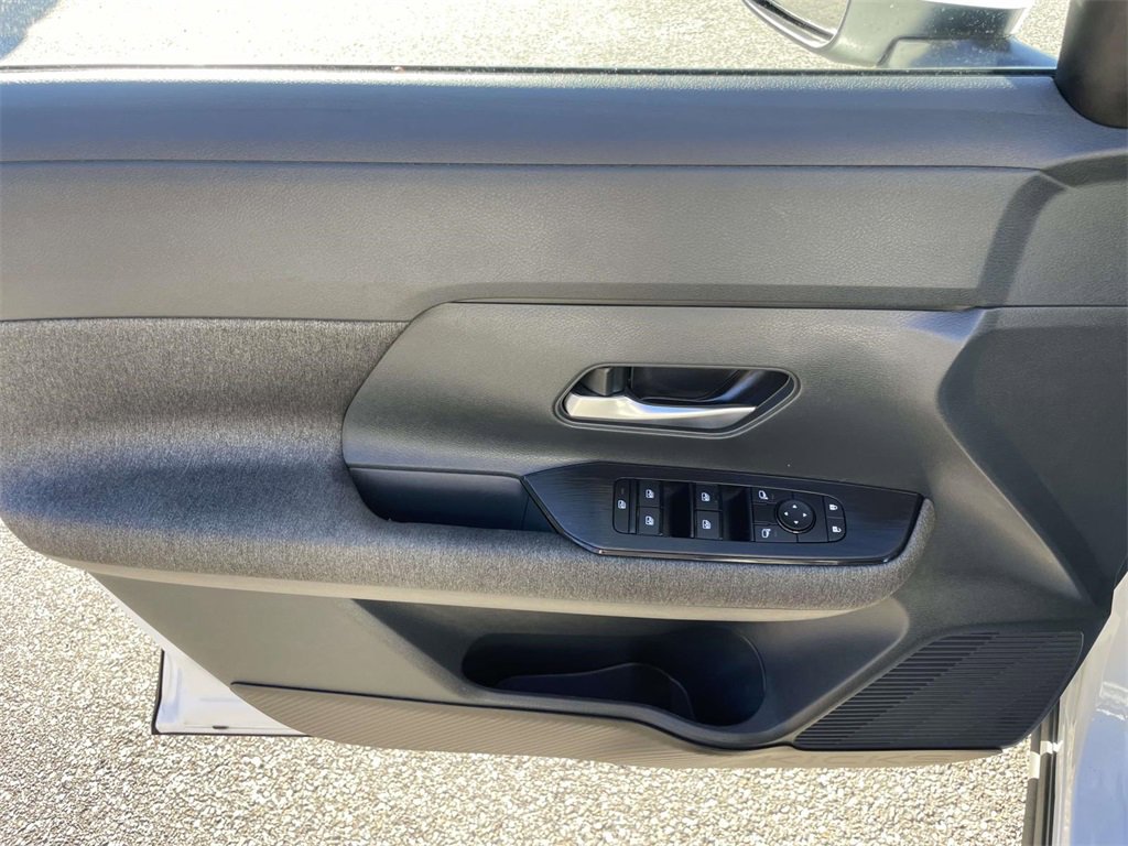 Certified 2025 Nissan Kicks SV image 14