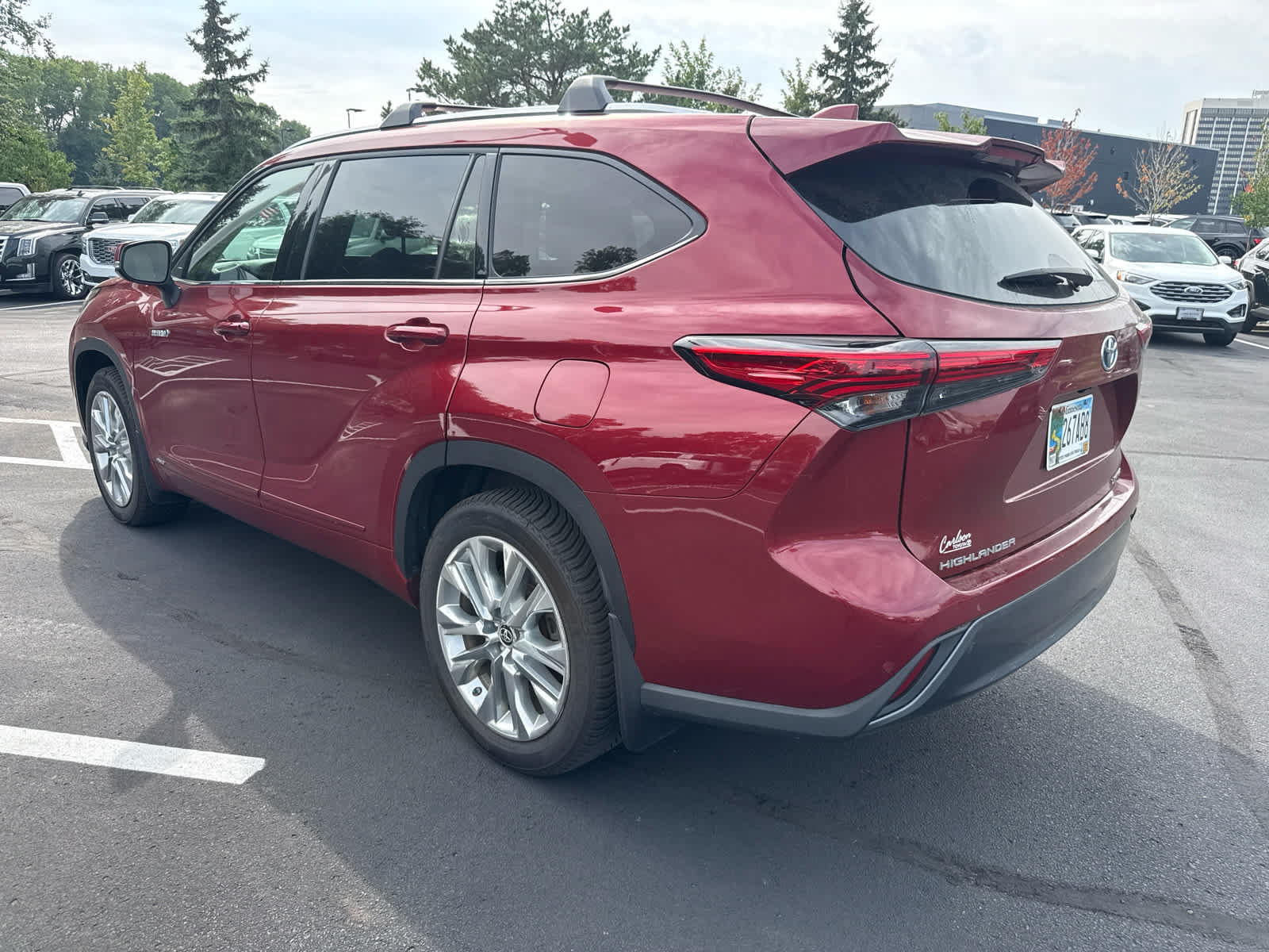Used 2021 Toyota Highlander Limited AWD/4WD image 3