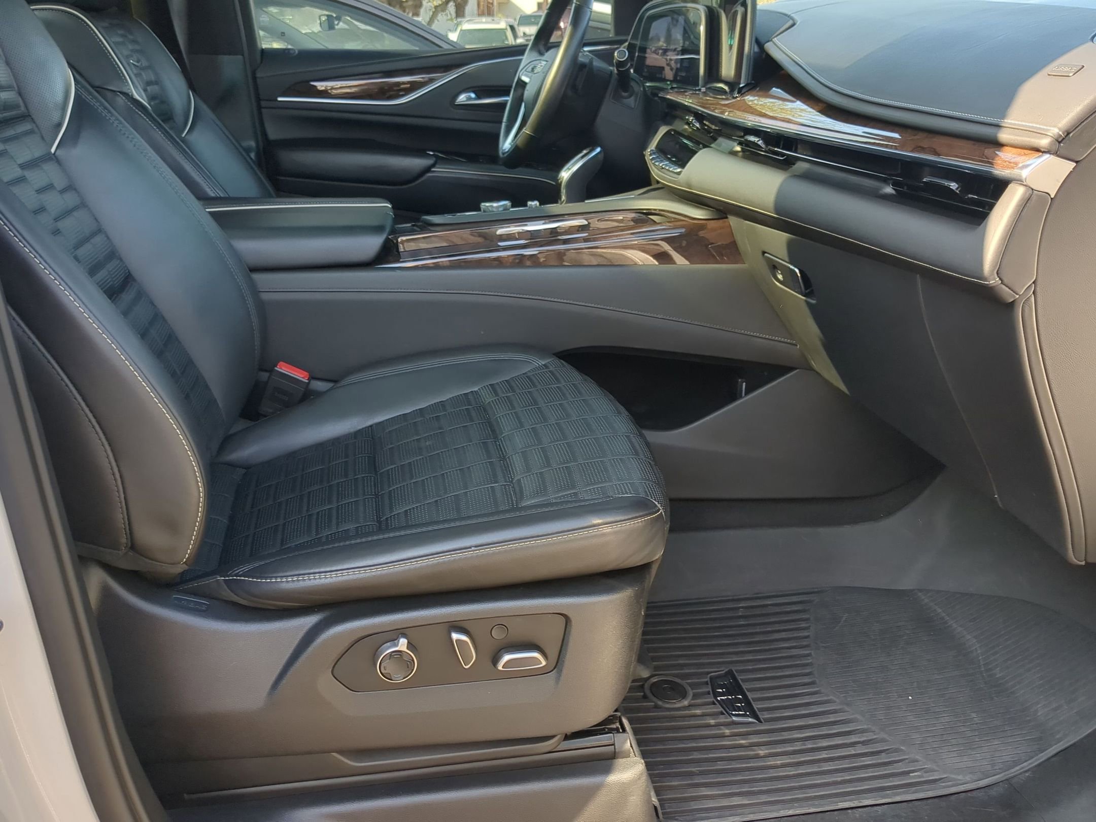 Used 2021 Cadillac Escalade Premium Luxury Platinum w/ LPO, Floor Liner Package image 25