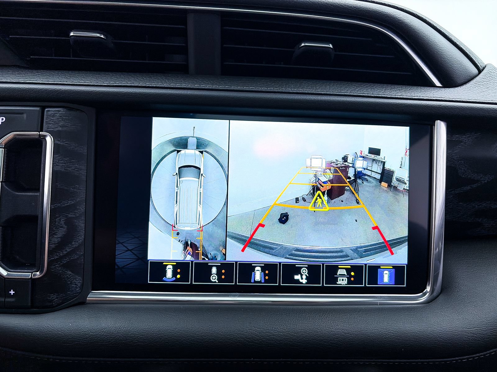 Used 2022 GMC Yukon Denali w/ Max Trailering Package AWD/4WD image 8
