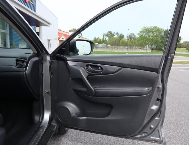 Used 2020 Nissan Rogue S image 22