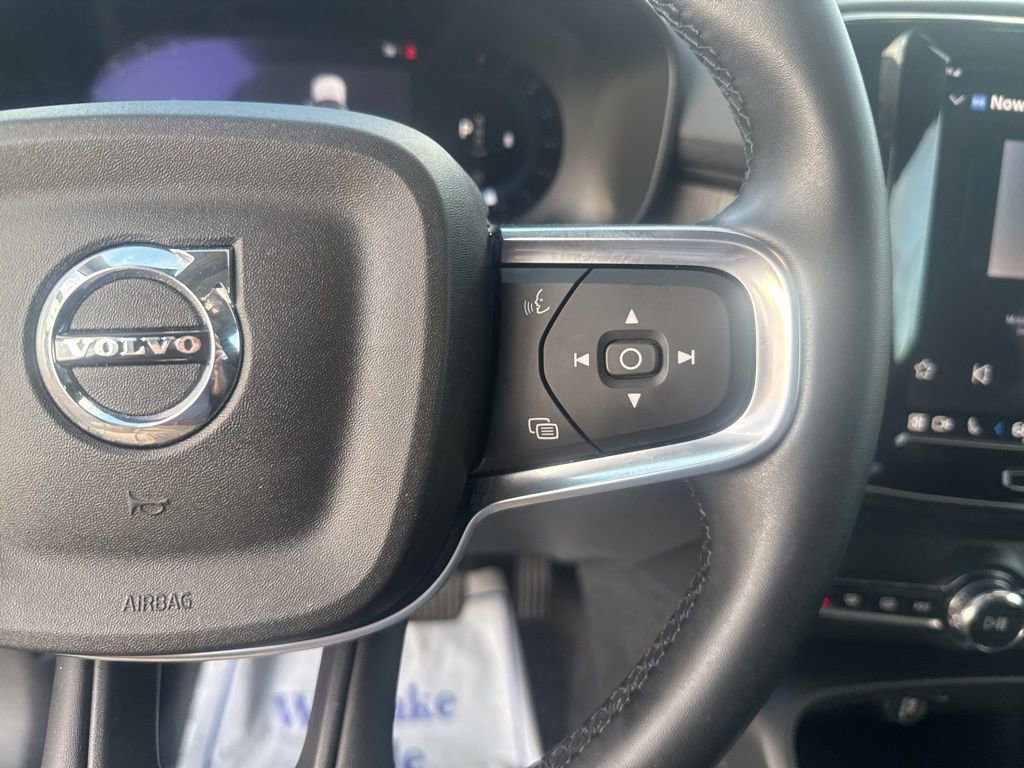 Used 2023 Volvo XC40 B5 Plus AWD/4WD image 35