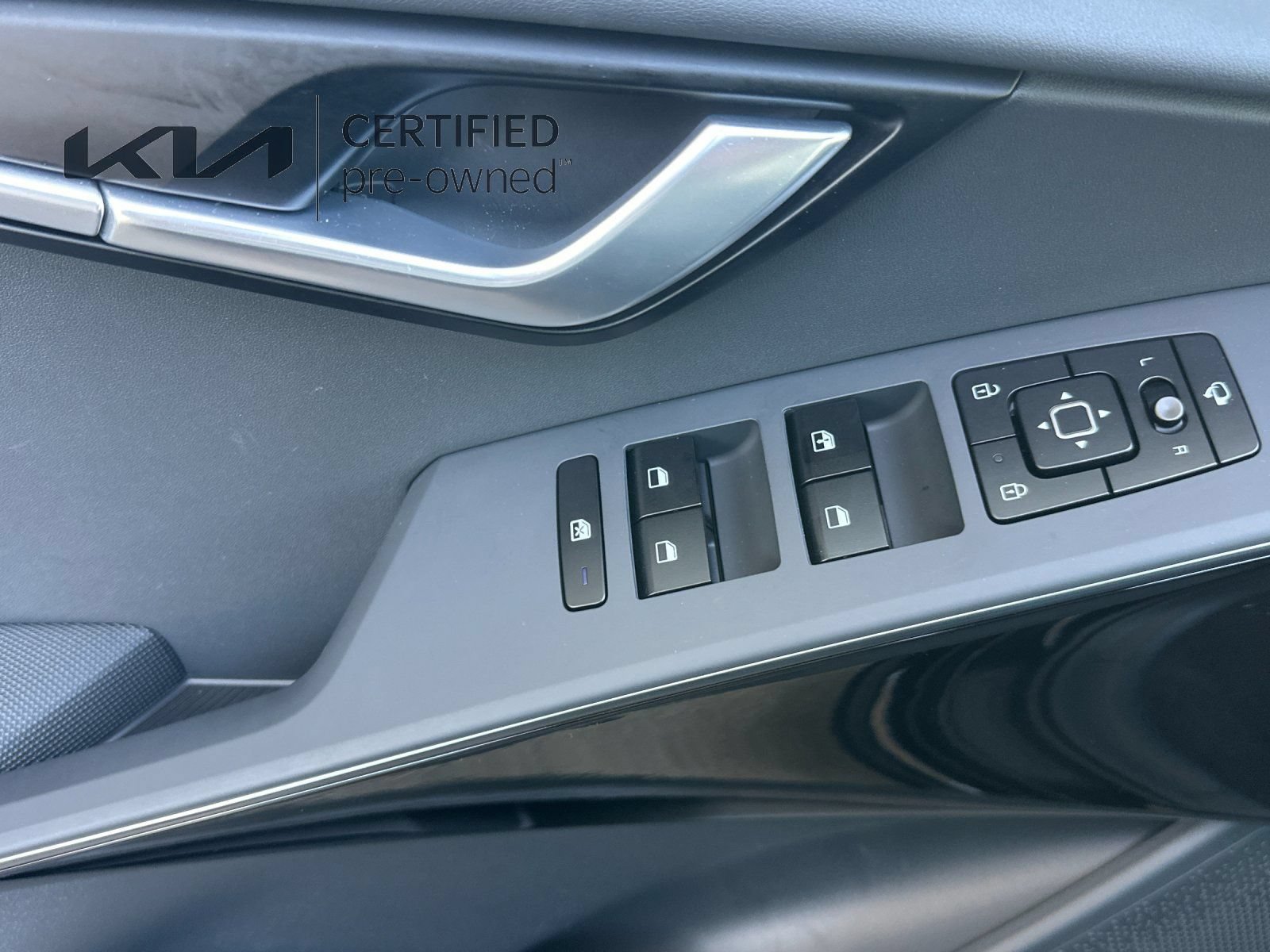 Certified 2025 Kia Niro EX Touring FWD image 12