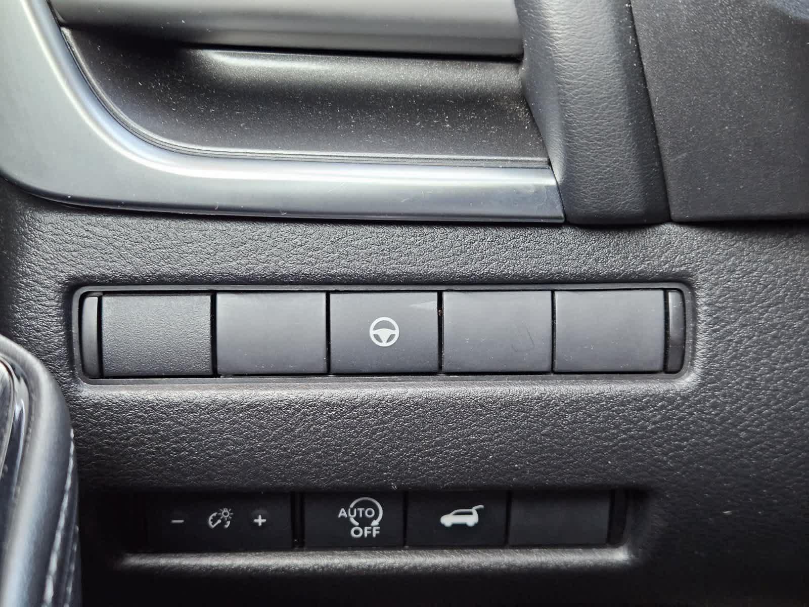 Used 2024 Nissan Rogue SV FWD image 21