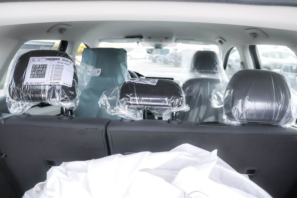 Used 2025 Volkswagen Taos S image 28