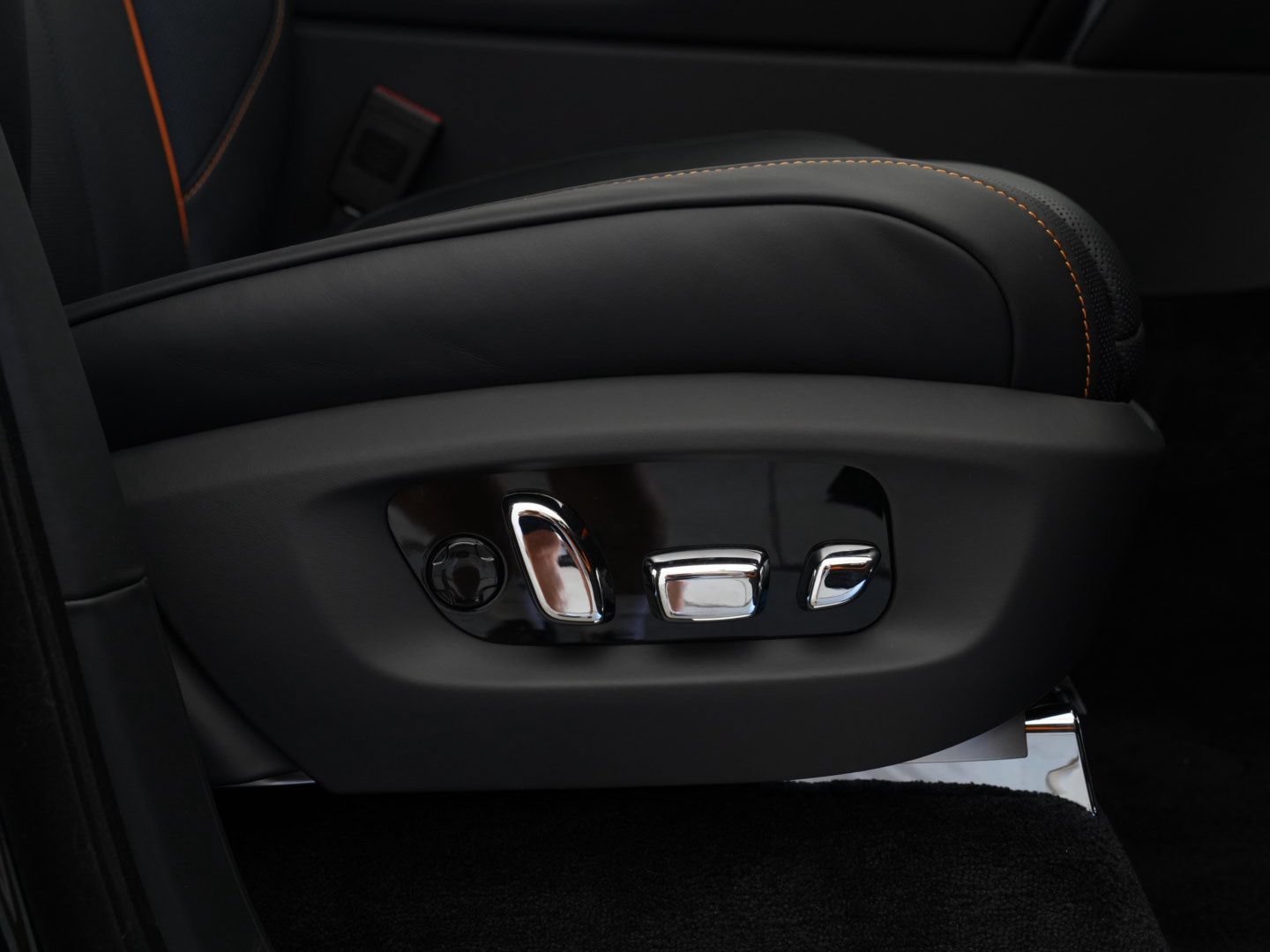 New 2027 Rolls-Royce Cullinan Black Badge AWD/4WD image 48