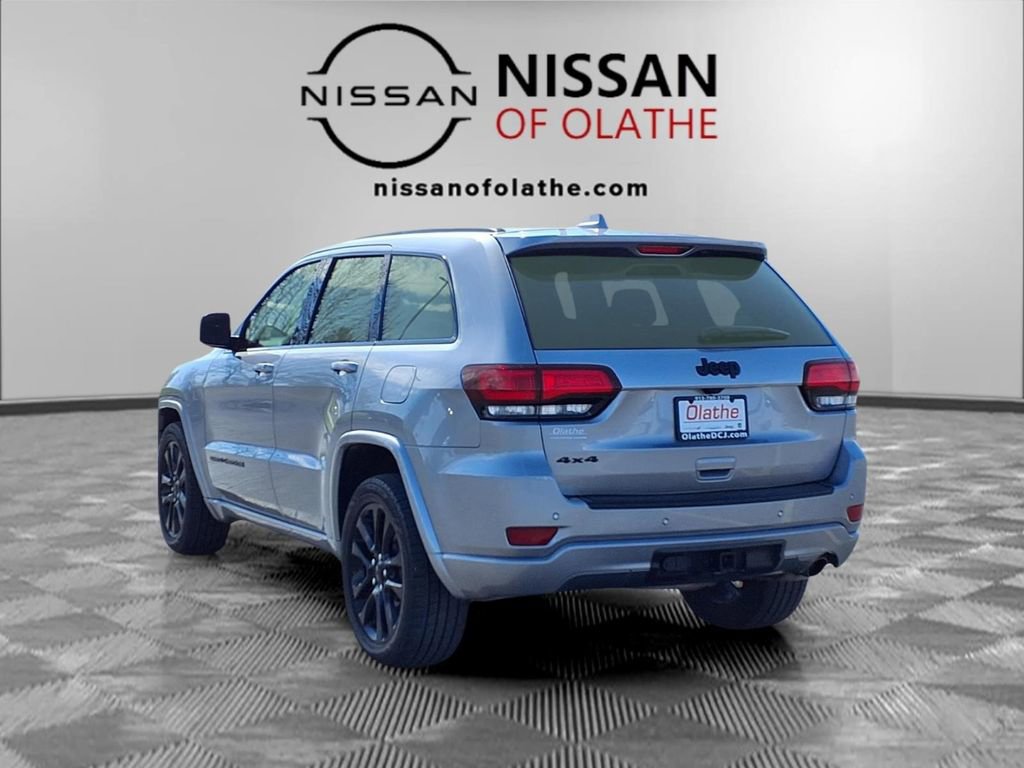 Used 2021 Jeep Grand Cherokee Laredo X image 3
